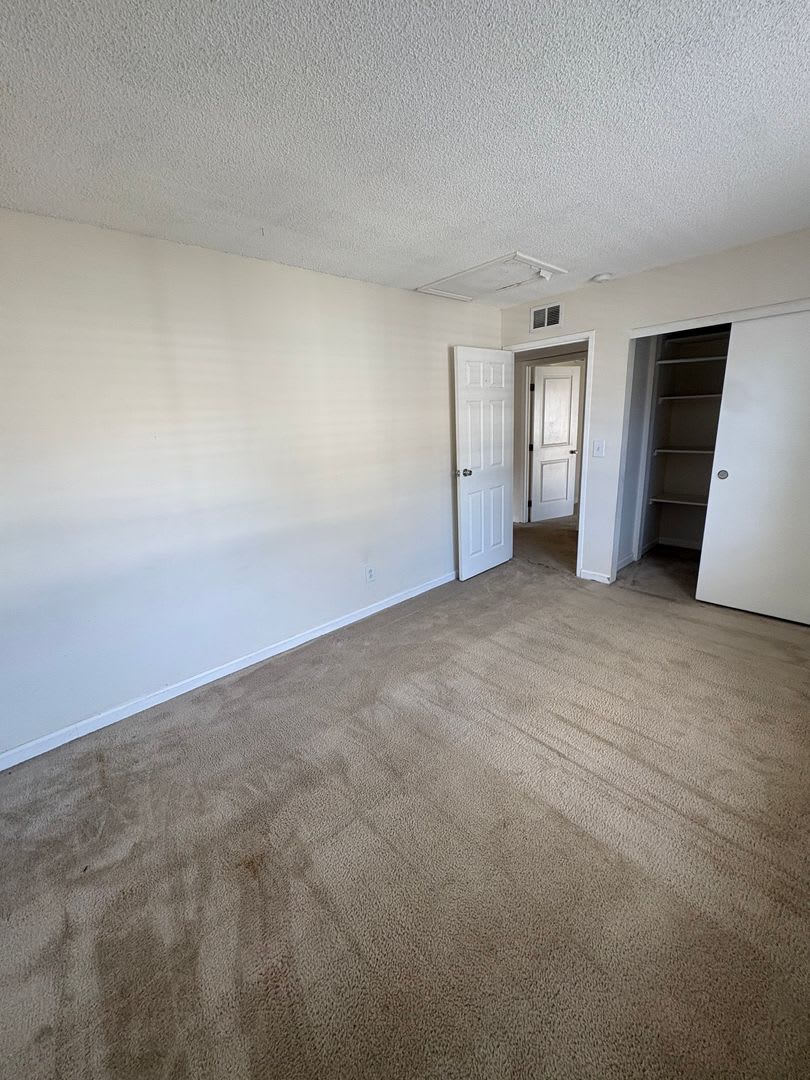 Spectacular Top Floor Condo in Aurora! **Move-In Special** – photo 5