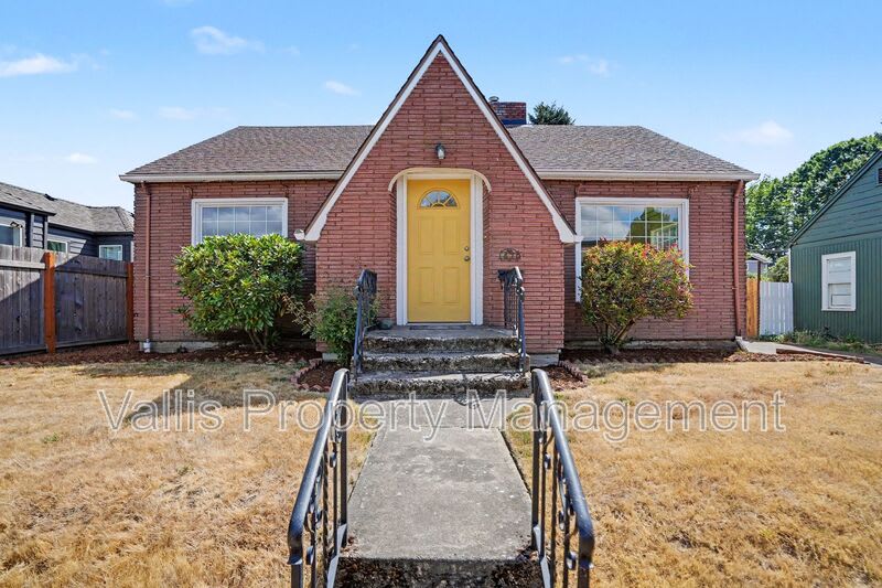 1470 Capitol Street NE – photo 1