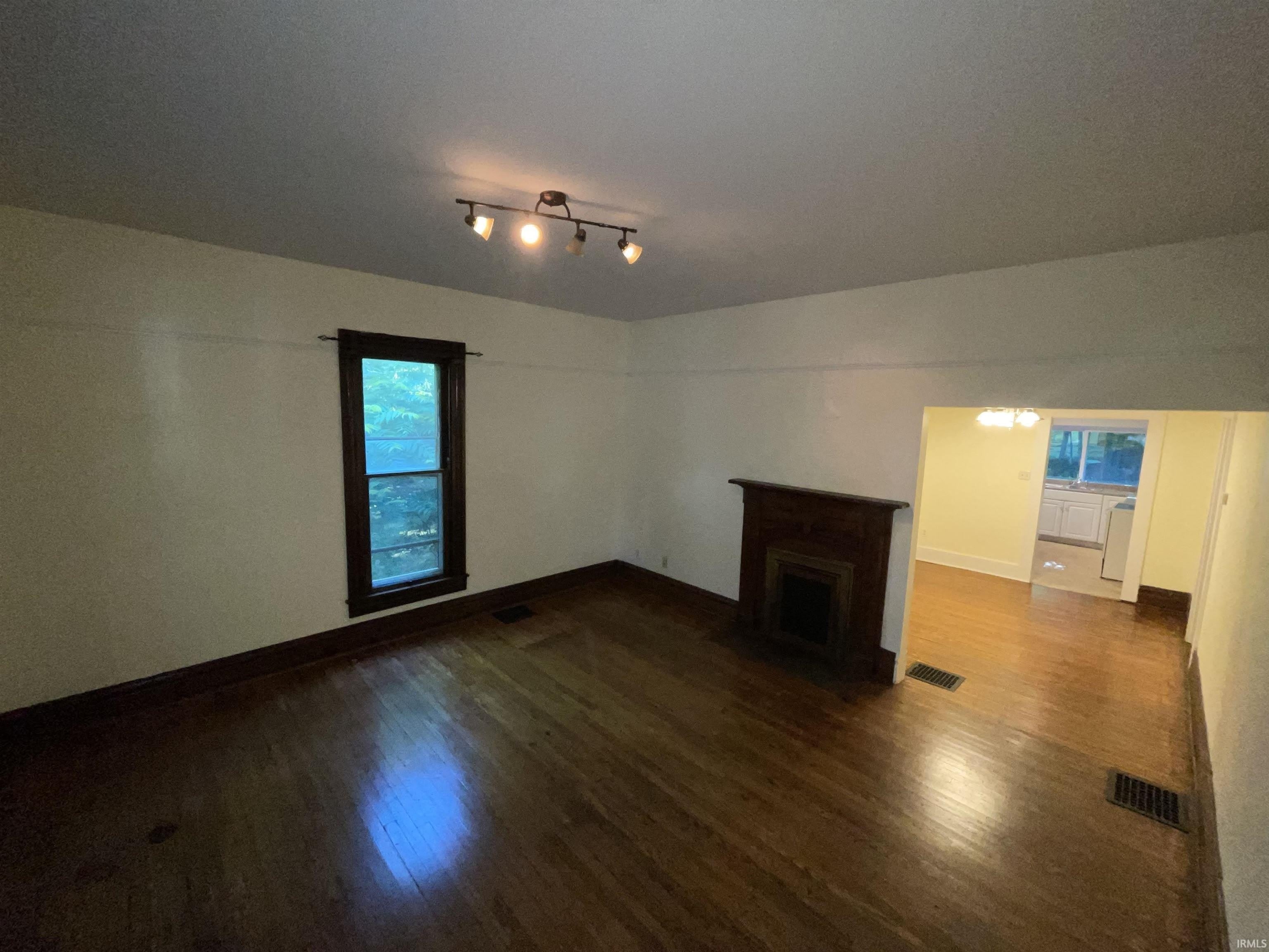 301 E University Street – photo 4