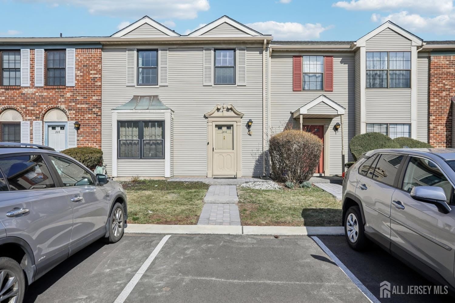 204 Hampshire Court – photo 1