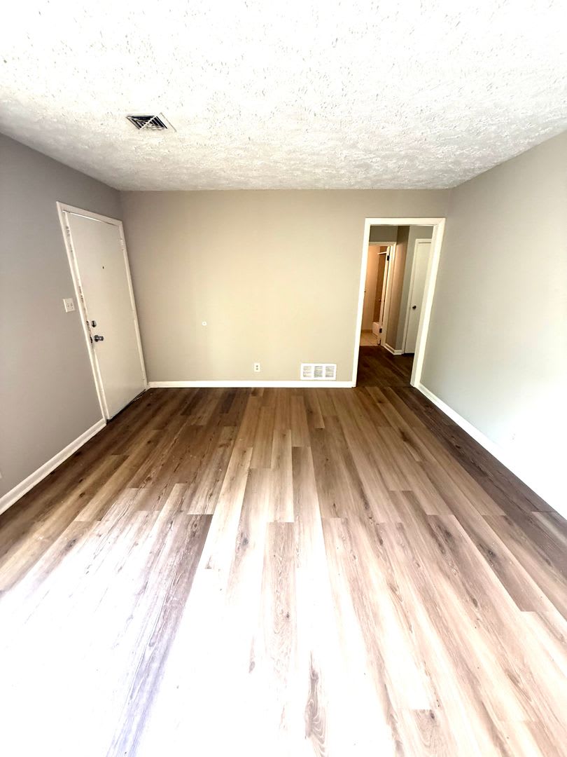 ** 3 bed 1 bath located in Forest Hills ** to schedule a self showing – photo 5