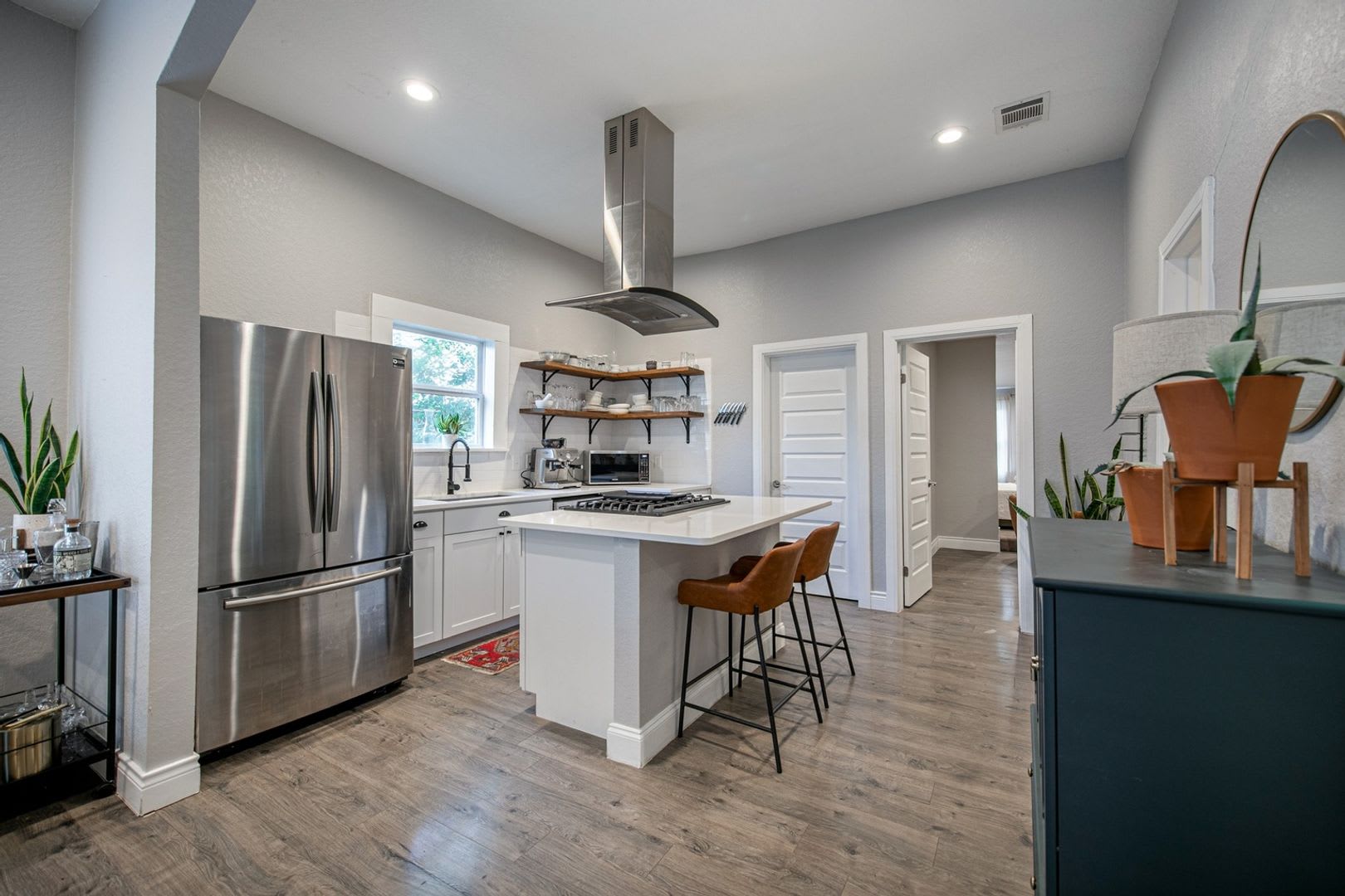 Charming 3BR 2BTH House Near Downtown San Antonio – photo 4
