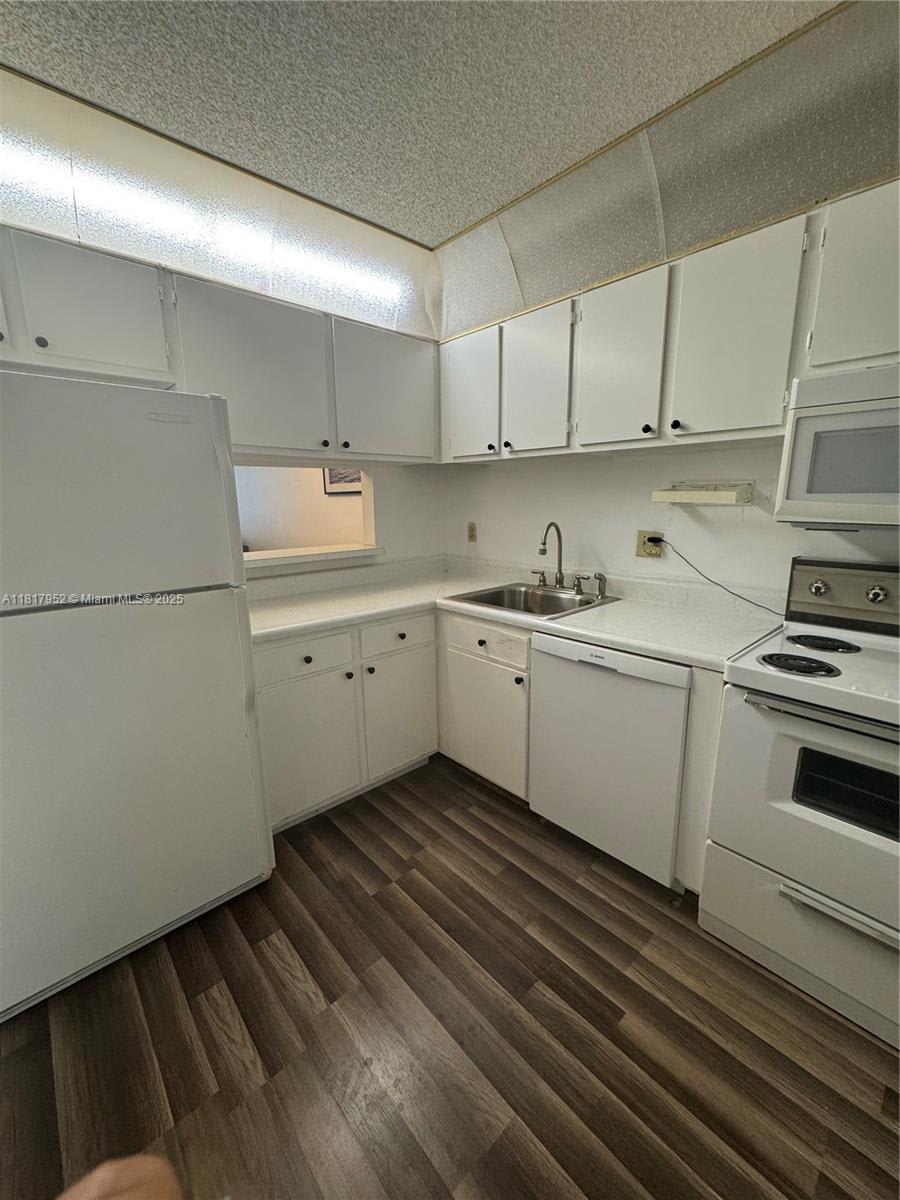 5300 Northeast 24Th Terrace – photo 4