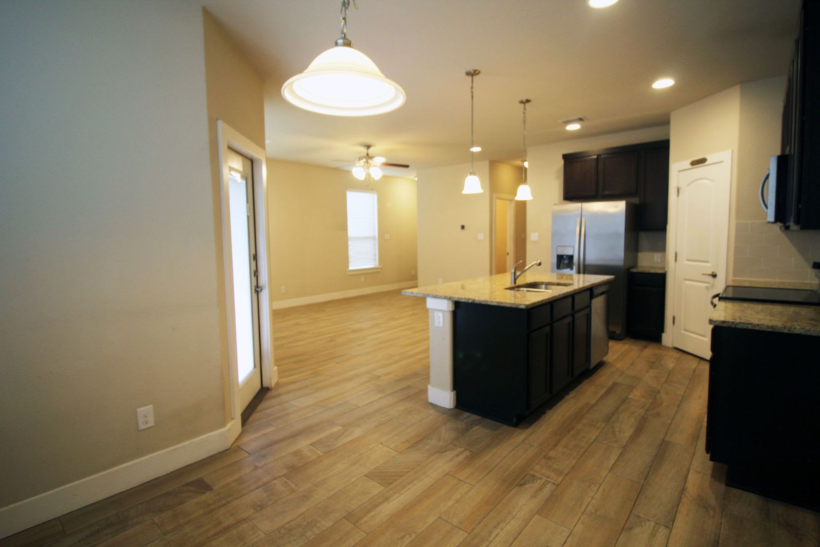 3 Bed 2 5 Bath Townhouse In Georgetown Tx 523 High Tech – photo 3