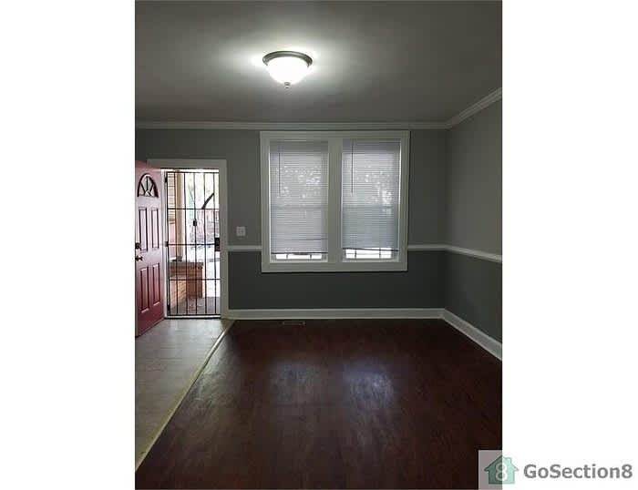1099 North Kenwood Avenue – photo 1