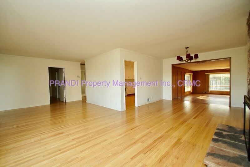 1407 Donna St – photo 3