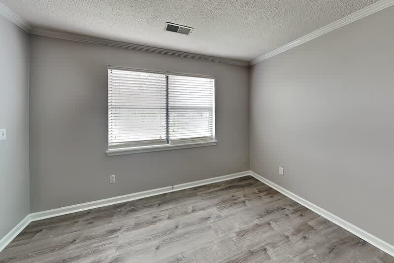 2468 Hampstead Dr – photo 2