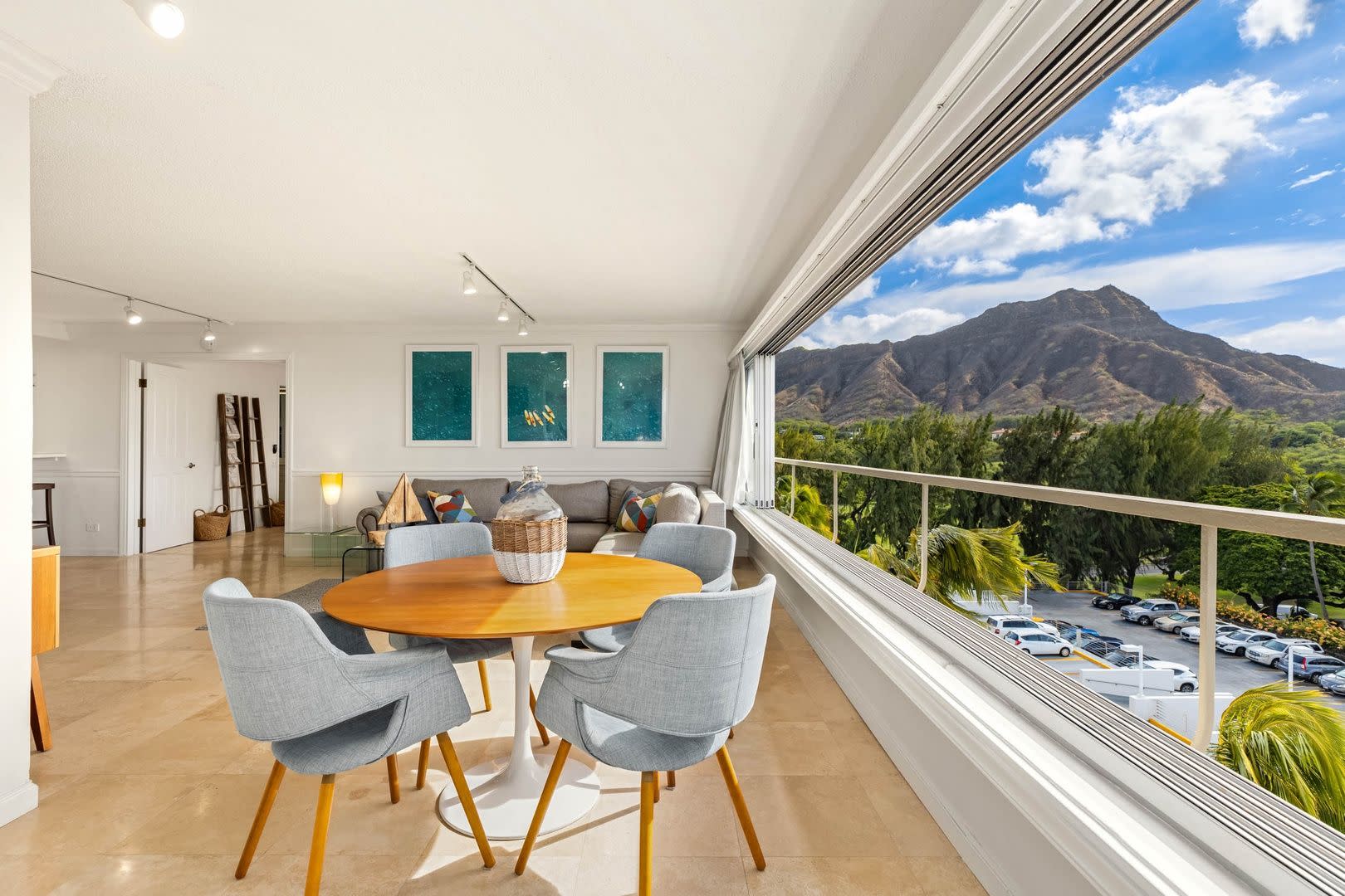 Elegant 2BR Diamond Head Condo w/ Luxury Diamond Head Views & Designer Touches – photo 2