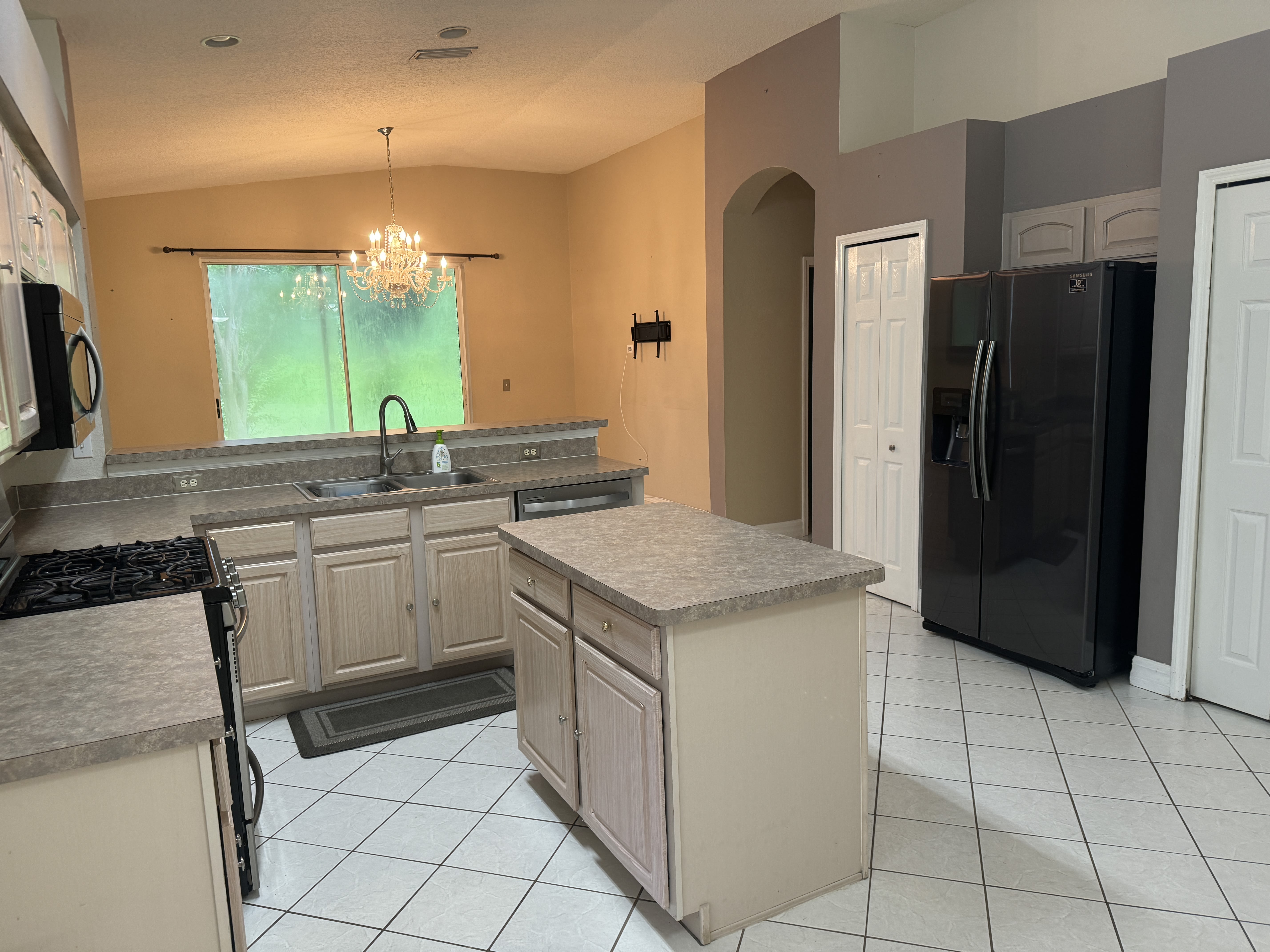 8404 Fenwick Avenue – photo 2