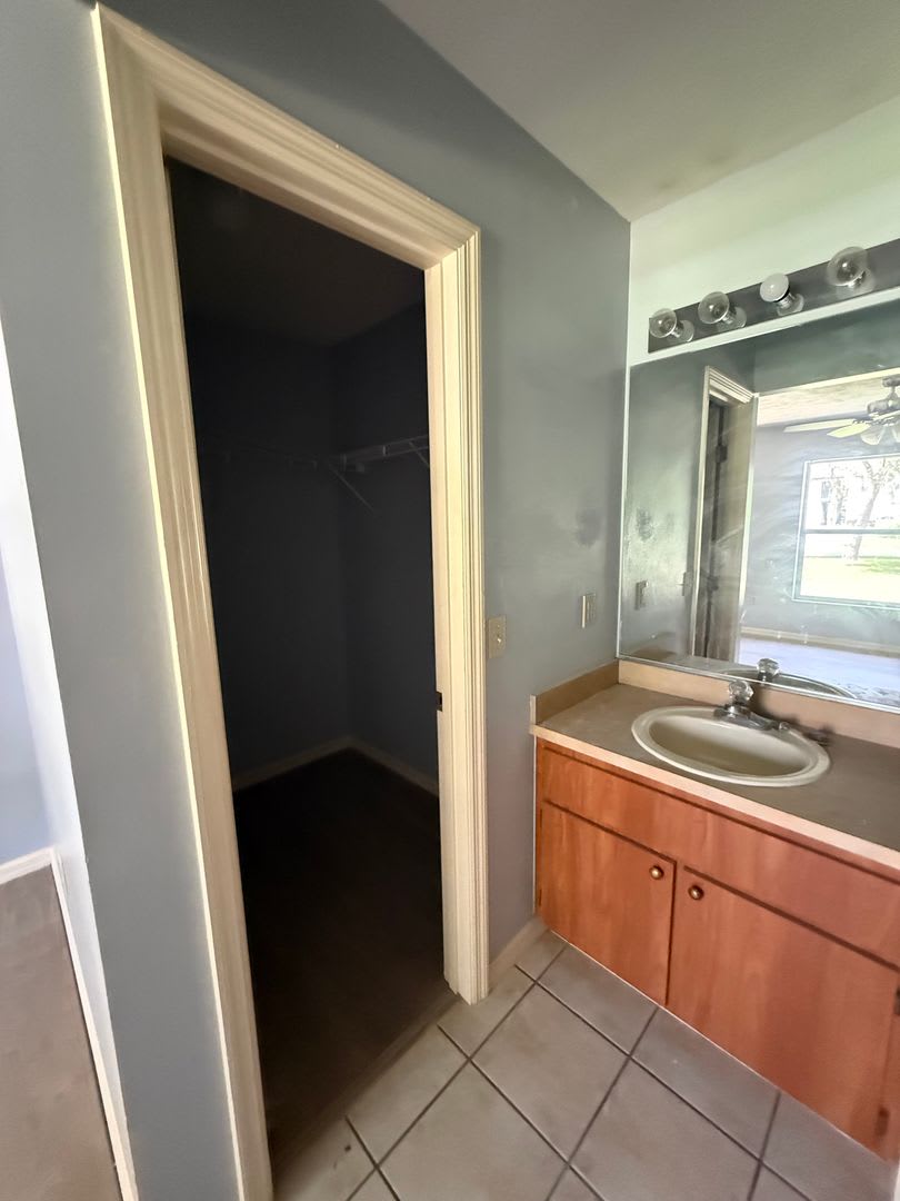2060 NW 42 ST – photo 3