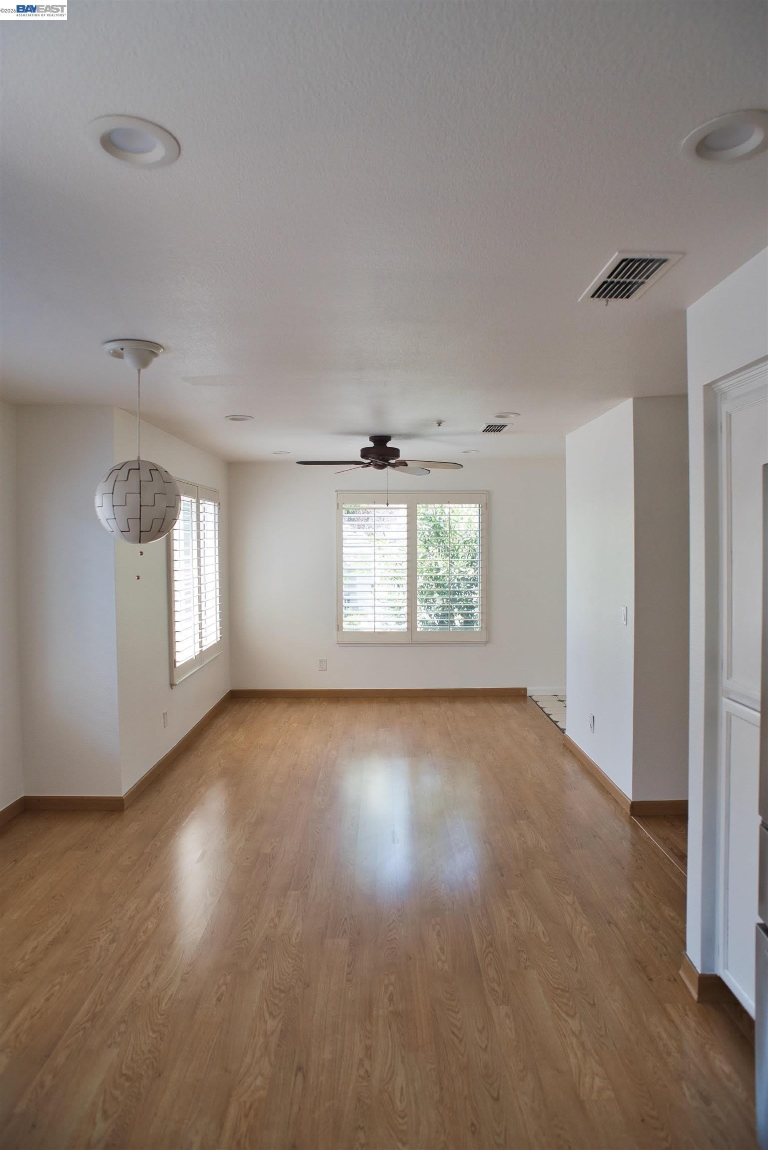 2009 Swan St – photo 5