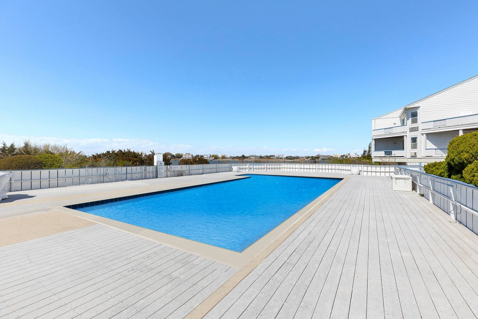250 Dune Road – photo 2