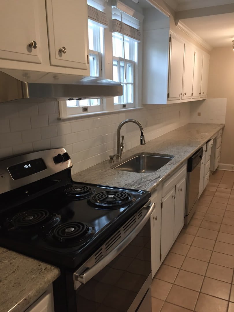 Super Close To Baptist Hospital And Minutes From Downtown Winston Salem Move In Special 1 2 The First Months Rent With 13 Month Lease – photo 4