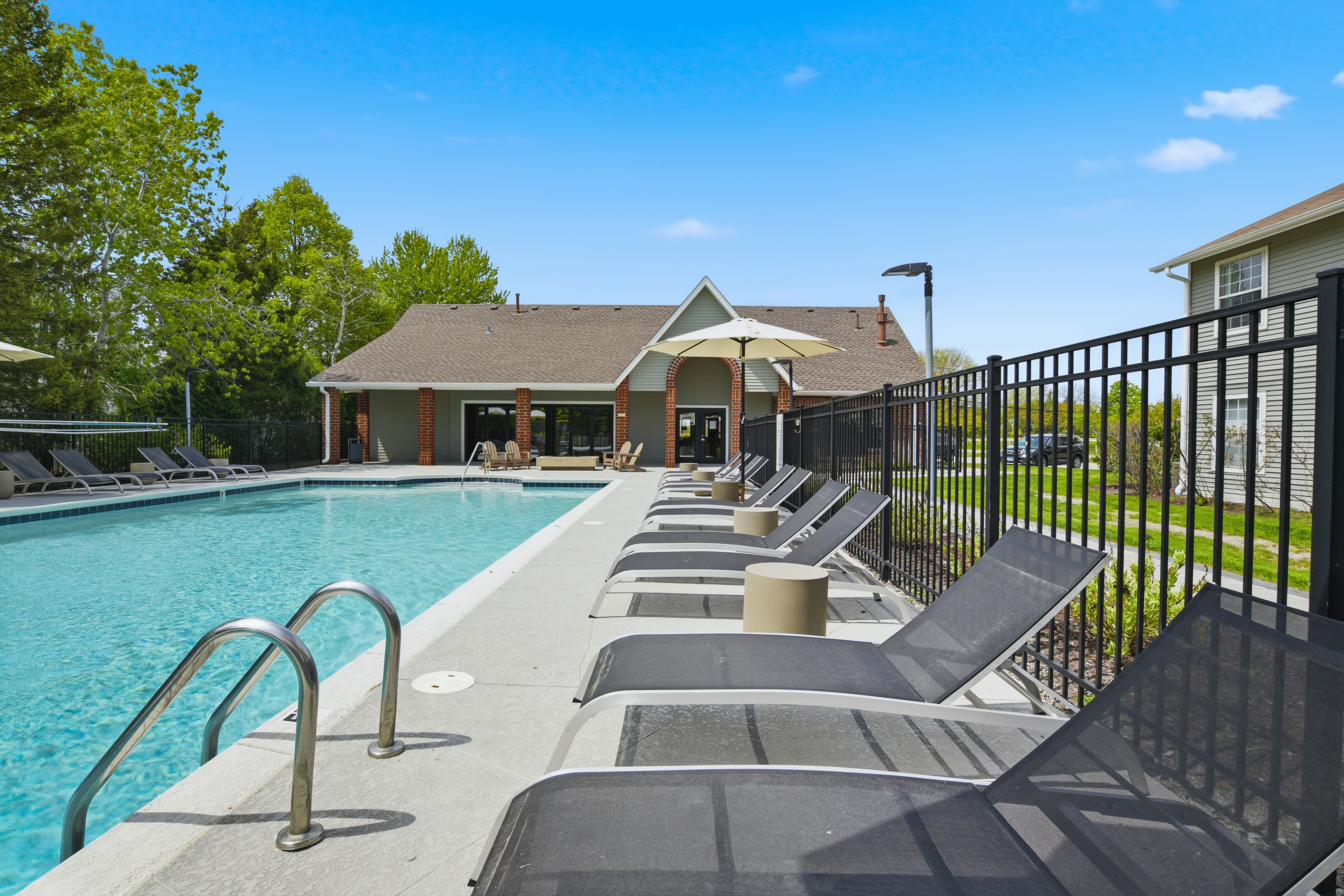 Deer Valley Apartments – photo 2
