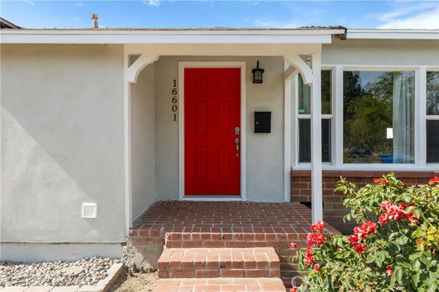 16601 Valerio Street – photo 4