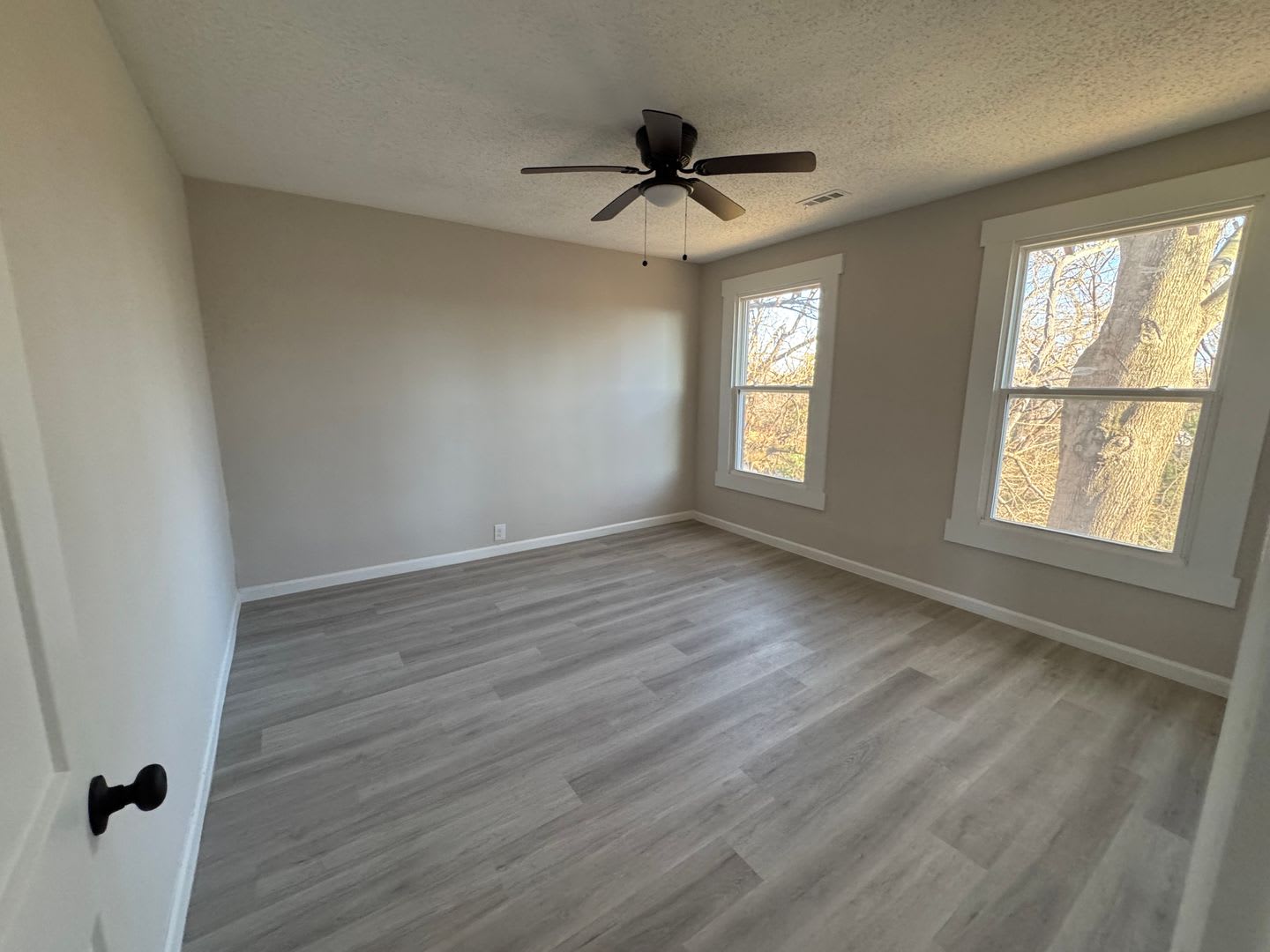 3 Bedroom. Fully remodeled, Close to I-77 and downtown Statesville. – photo 2