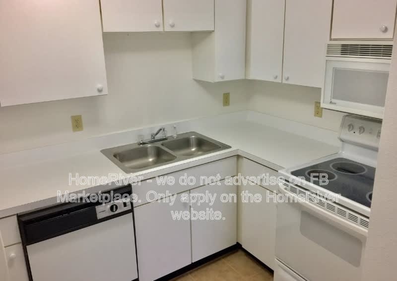 305 E Whitehall Ct – photo 3