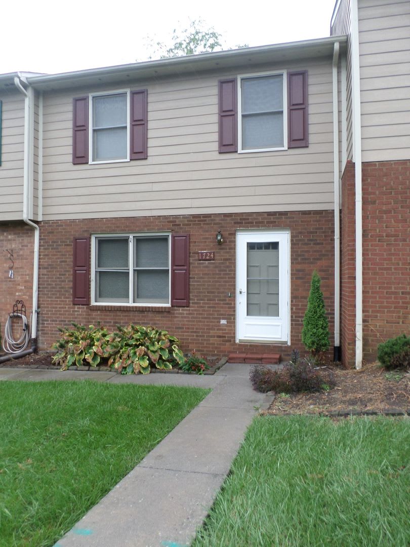 3 Bedroom 2.5 Bath Townhouse – photo 1