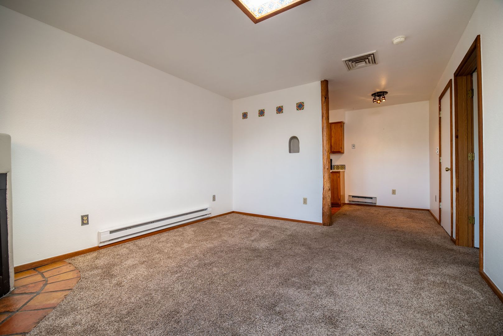 Sweet, Small Private Unit Available Now! – photo 3