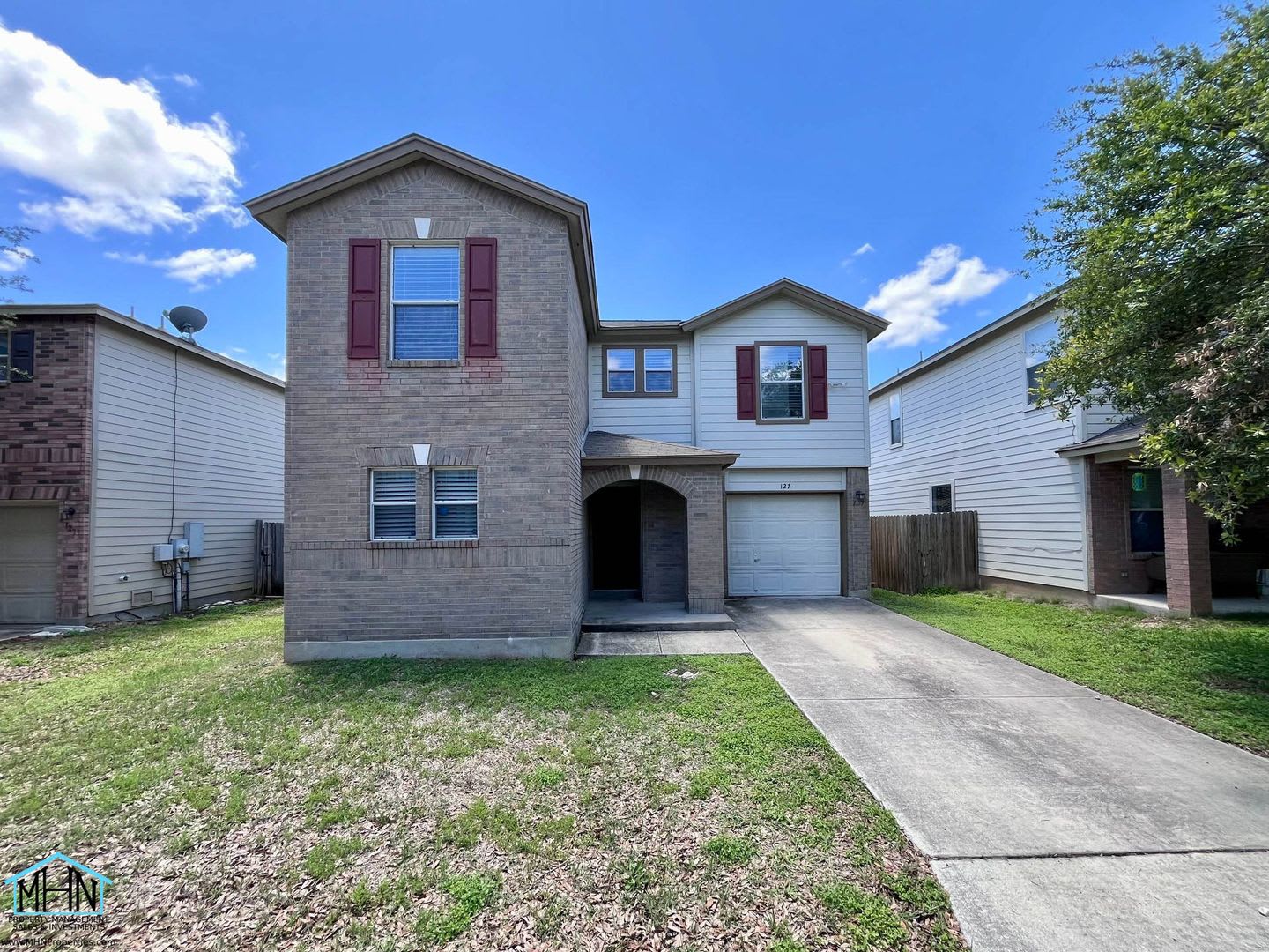 Charming 2 Storey 3-bedroom, 2.5-bath Home Conveniently Located Near Randolph AFB & SAMMC! – photo 2