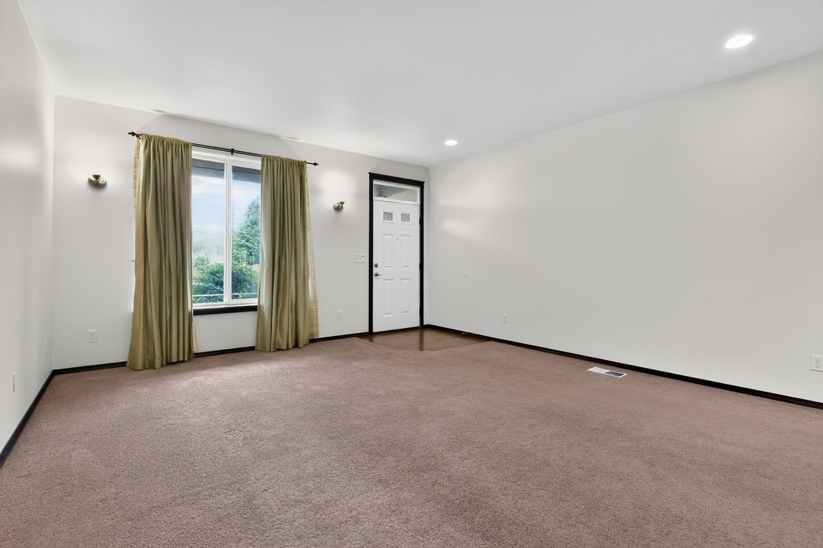 Stunning 4 Bedroom Bothell Home Spacious Modern Move In Ready – photo 4