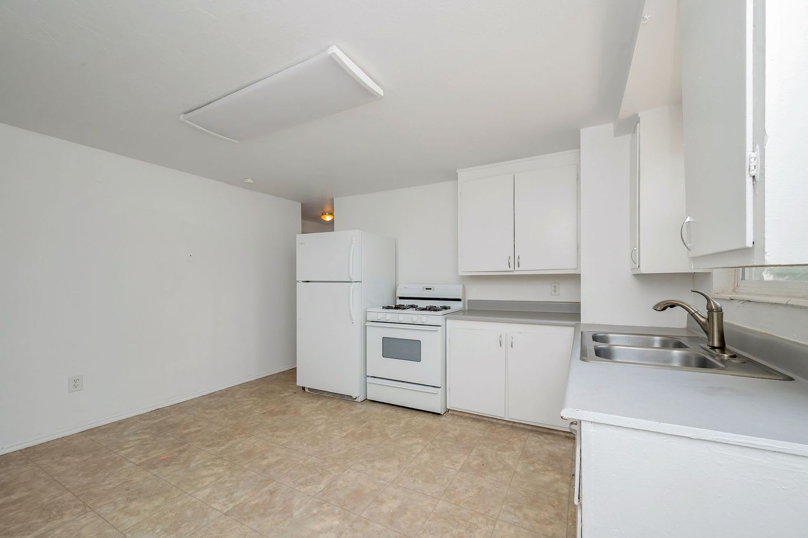 West Jordan Duplex w carport AVAILABLE NOW!! – photo 3