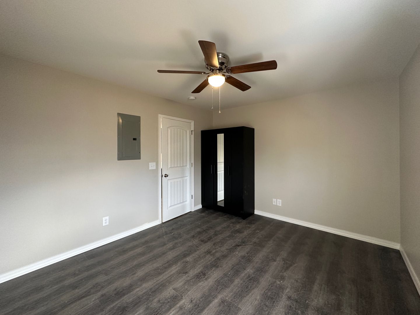 1 Bedroom/1 Bathroom Triplex Unit in Southside – photo 5