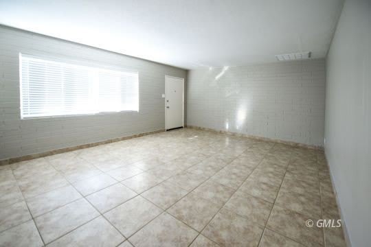 1120 E Crestwood Dr – photo 2