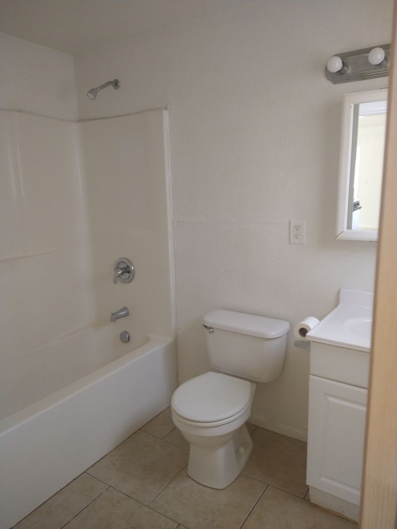 Nice and Quite 1 bedroom 1 bath with Bonus room – photo 2