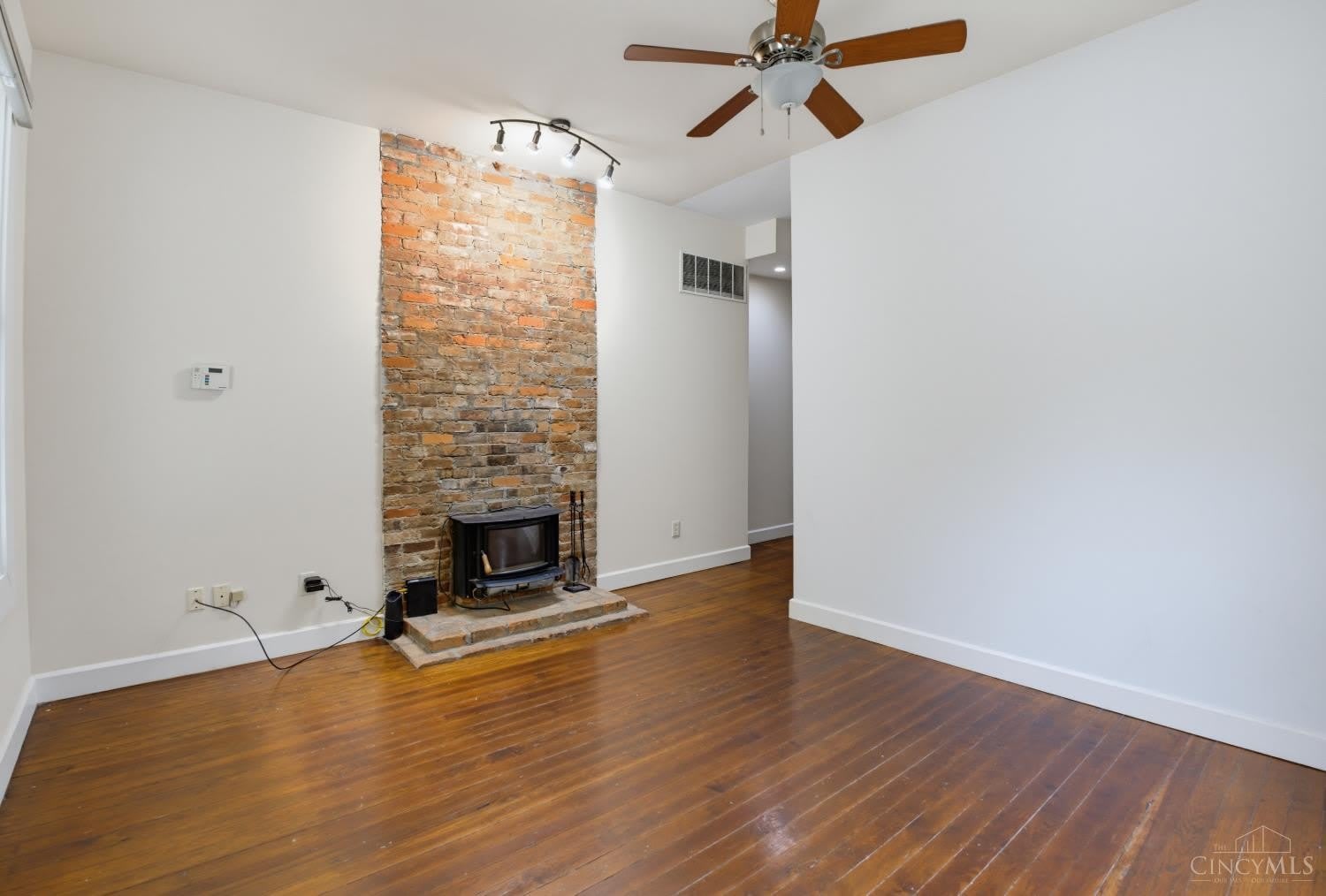 760 Straight Street – photo 3