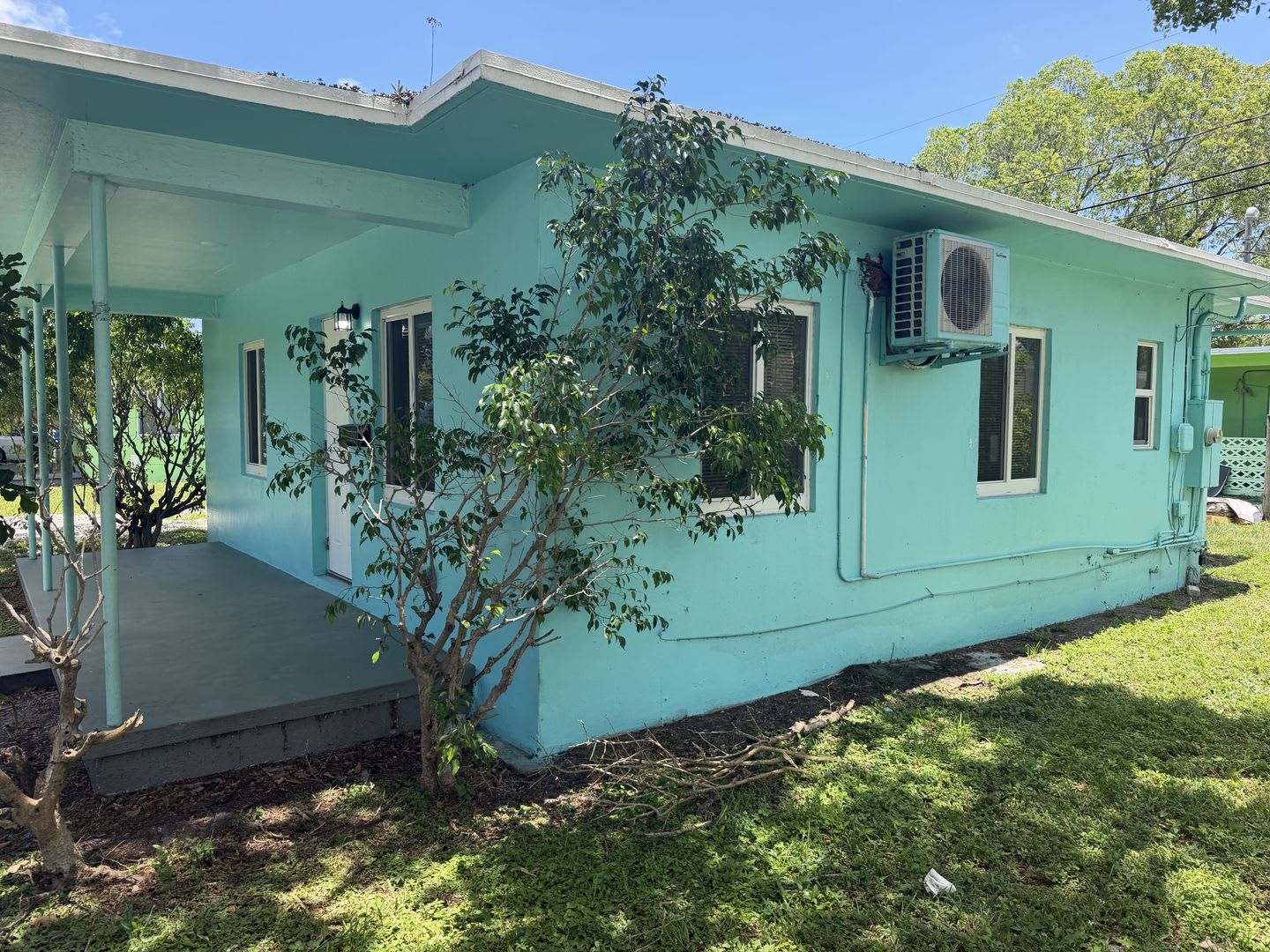 Freshly rehabbed, centrally located 2/1! – photo 2