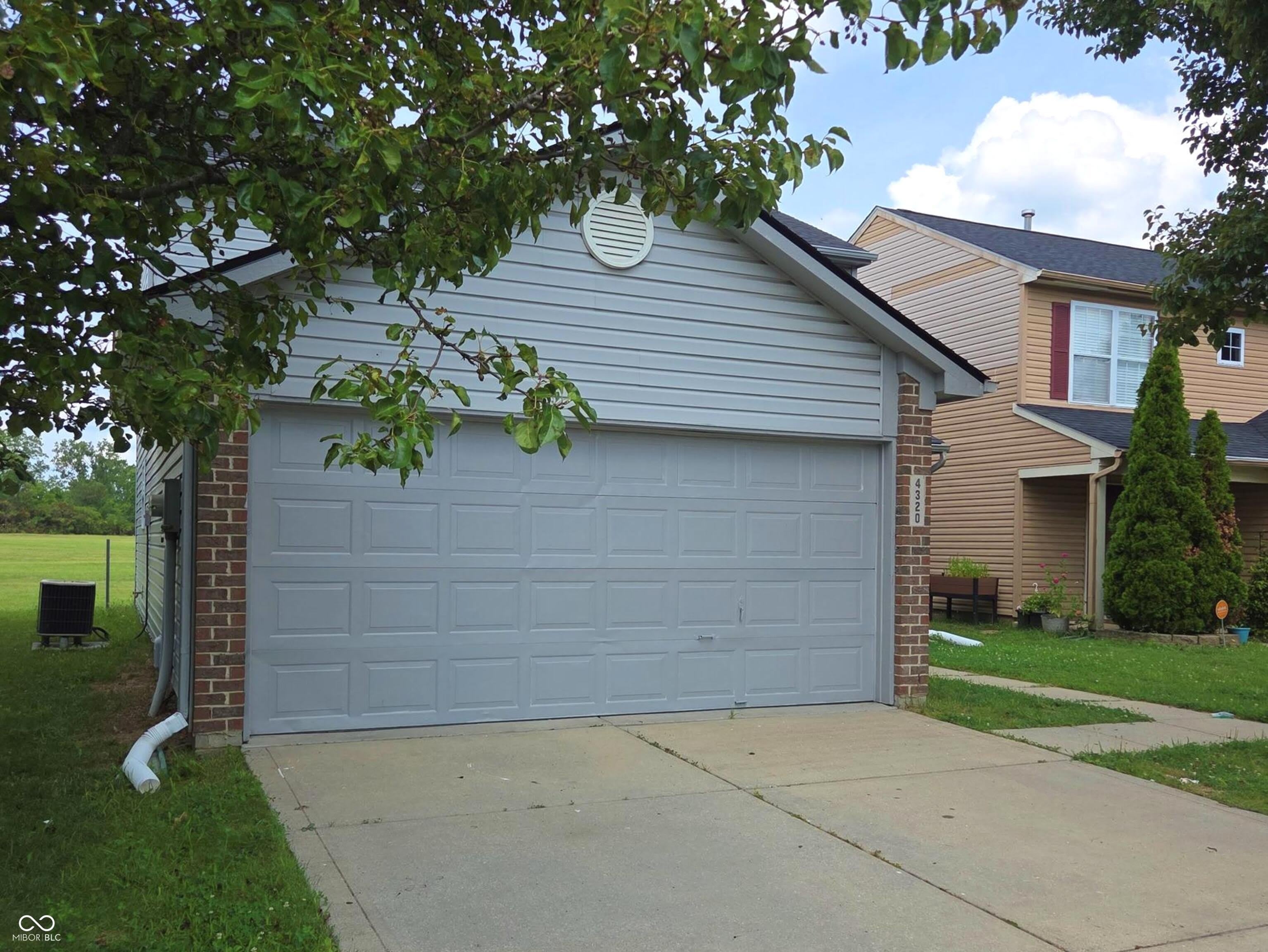 4320 Village Bend Lane – photo 2