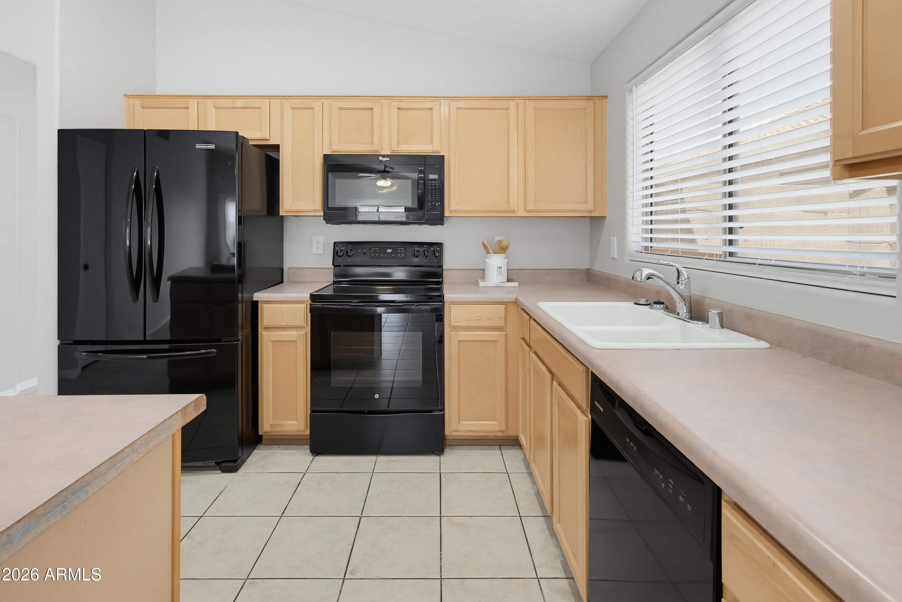 543 W GROVERS Avenue – photo 4