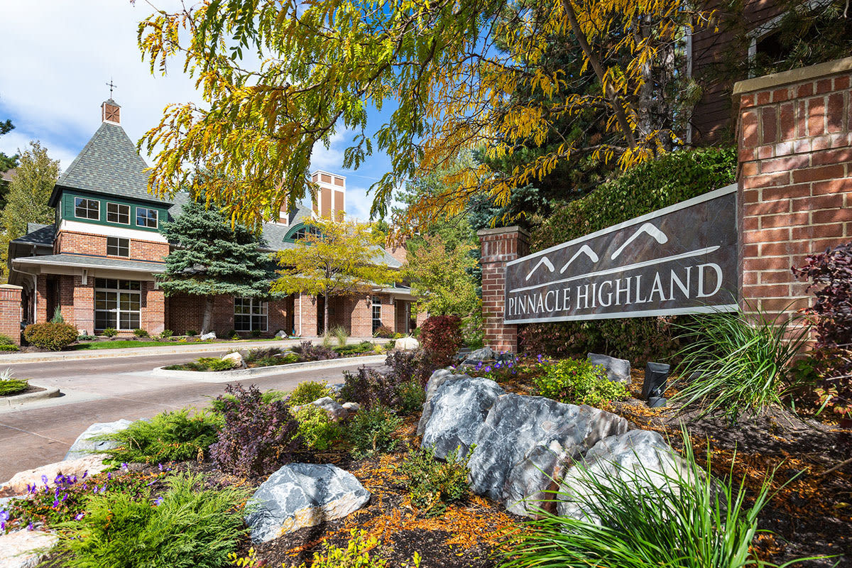 Pinnacle Highland Apartments – photo 1