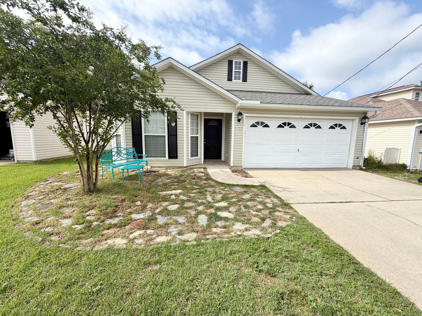 Nice 3 Bedroom Home For Rent – photo 1