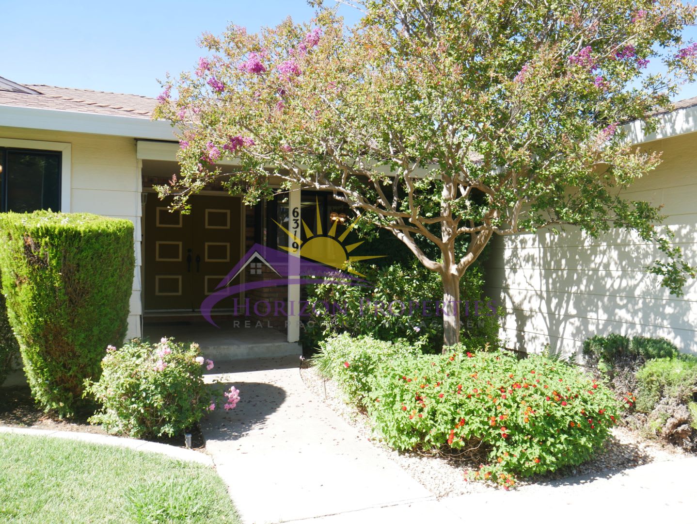 Bright 3 Bed 2 Bath 1,866sqft Carmichael Home with Pool – photo 2