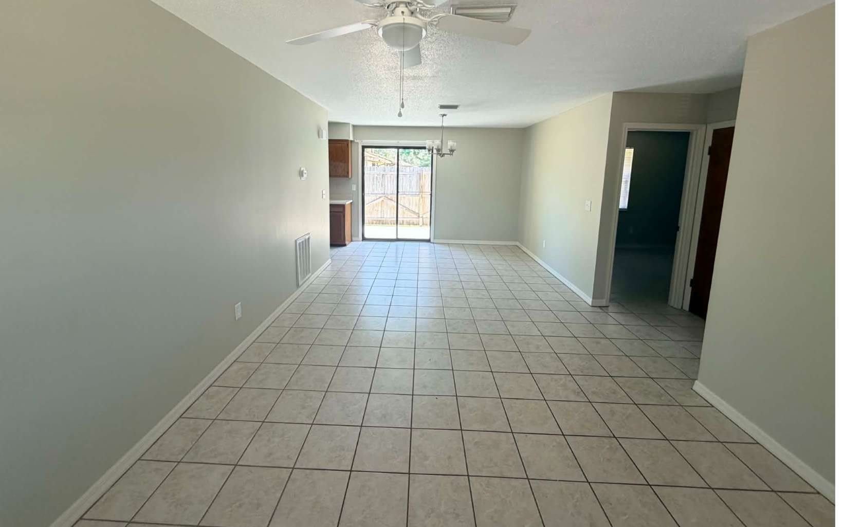 335 NW LAKE CITY AVE #102 – photo 2