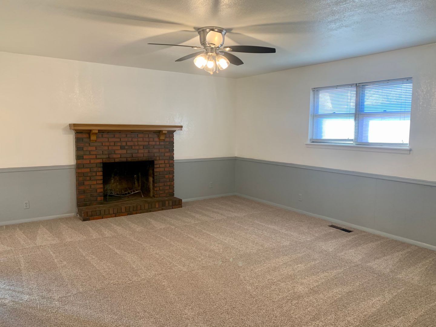 3 Bed, 2 Bath Home in the Village! – photo 4