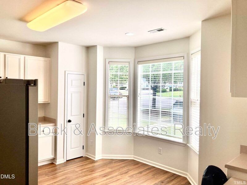 803 Knightsborough Way – photo 4