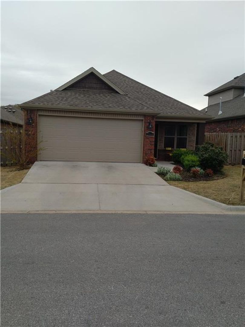 Nice Home in middle of Fayetteville – photo 2