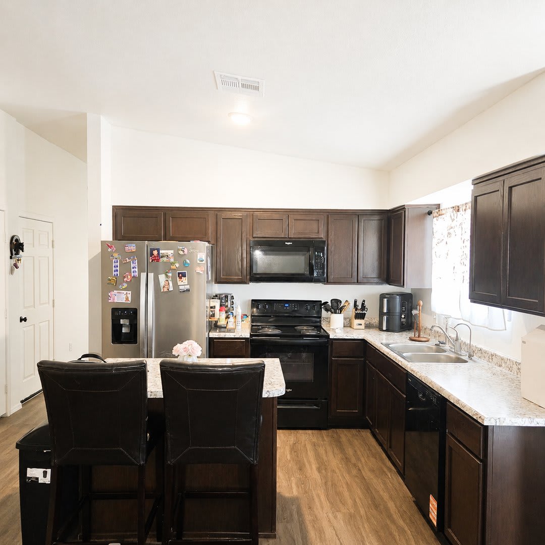 Almost Brand New Home for Rent! – photo 3