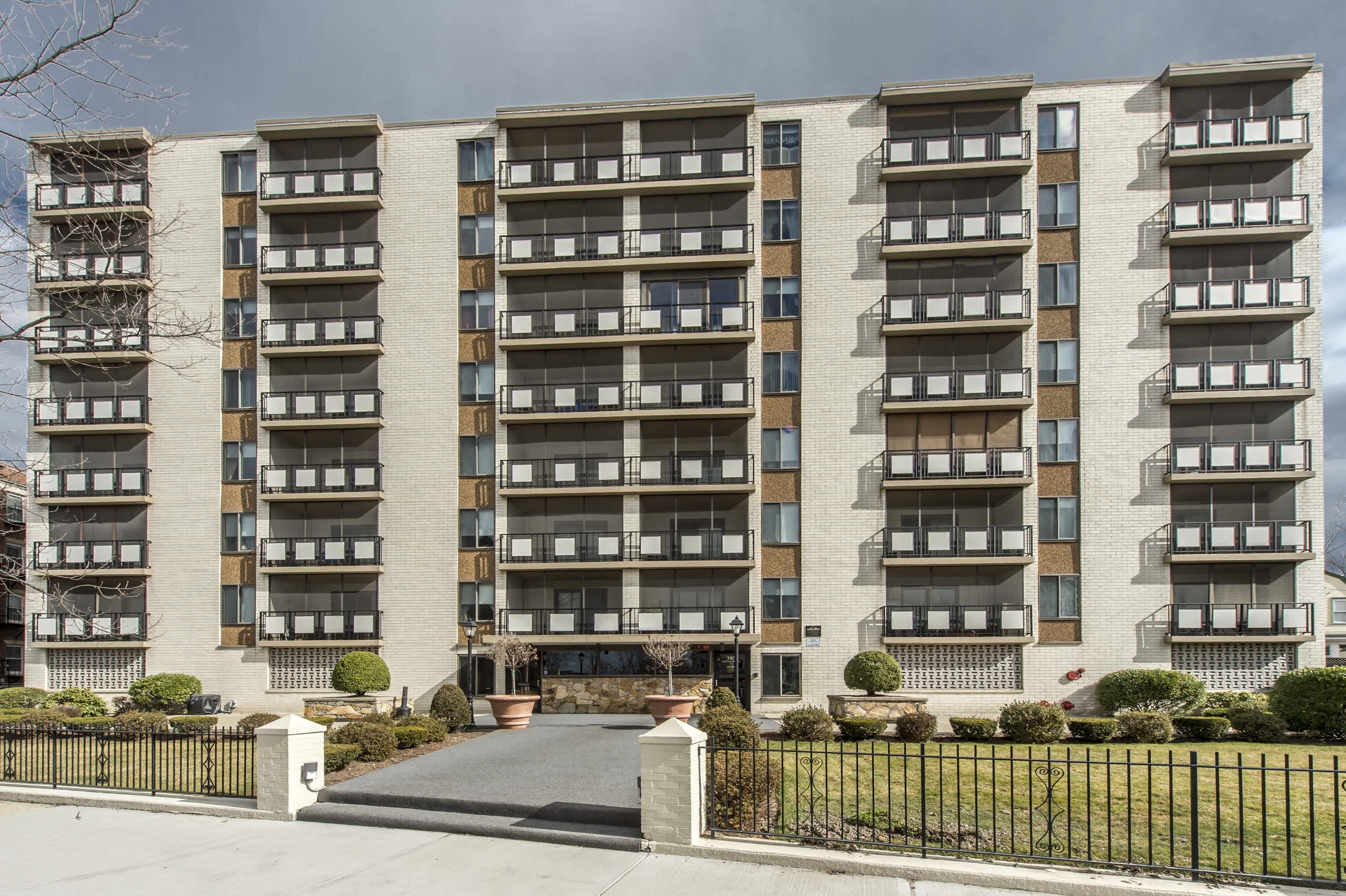 385 Massachusetts Avenue Apartments – photo 2