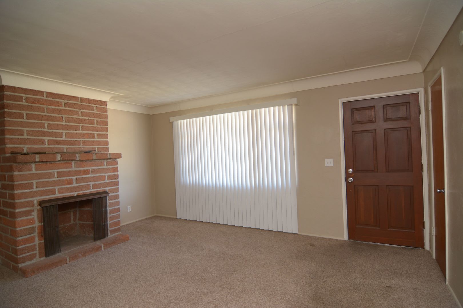 Charming 2 Bedroom 1 Bath Home! Central Tucson Location! – photo 5