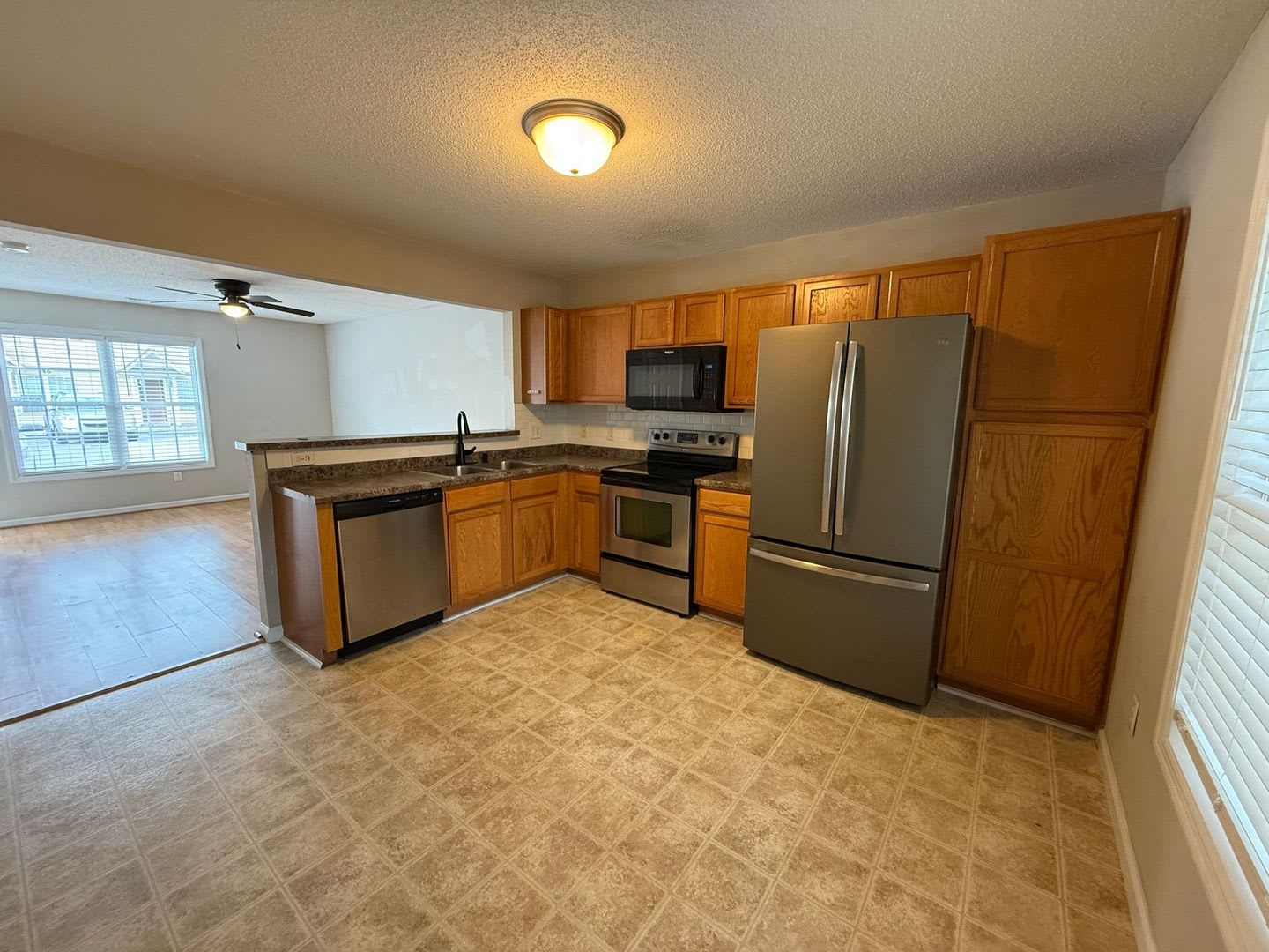 Nice 2 bedroom, 2.5 bath Townhouse – photo 2