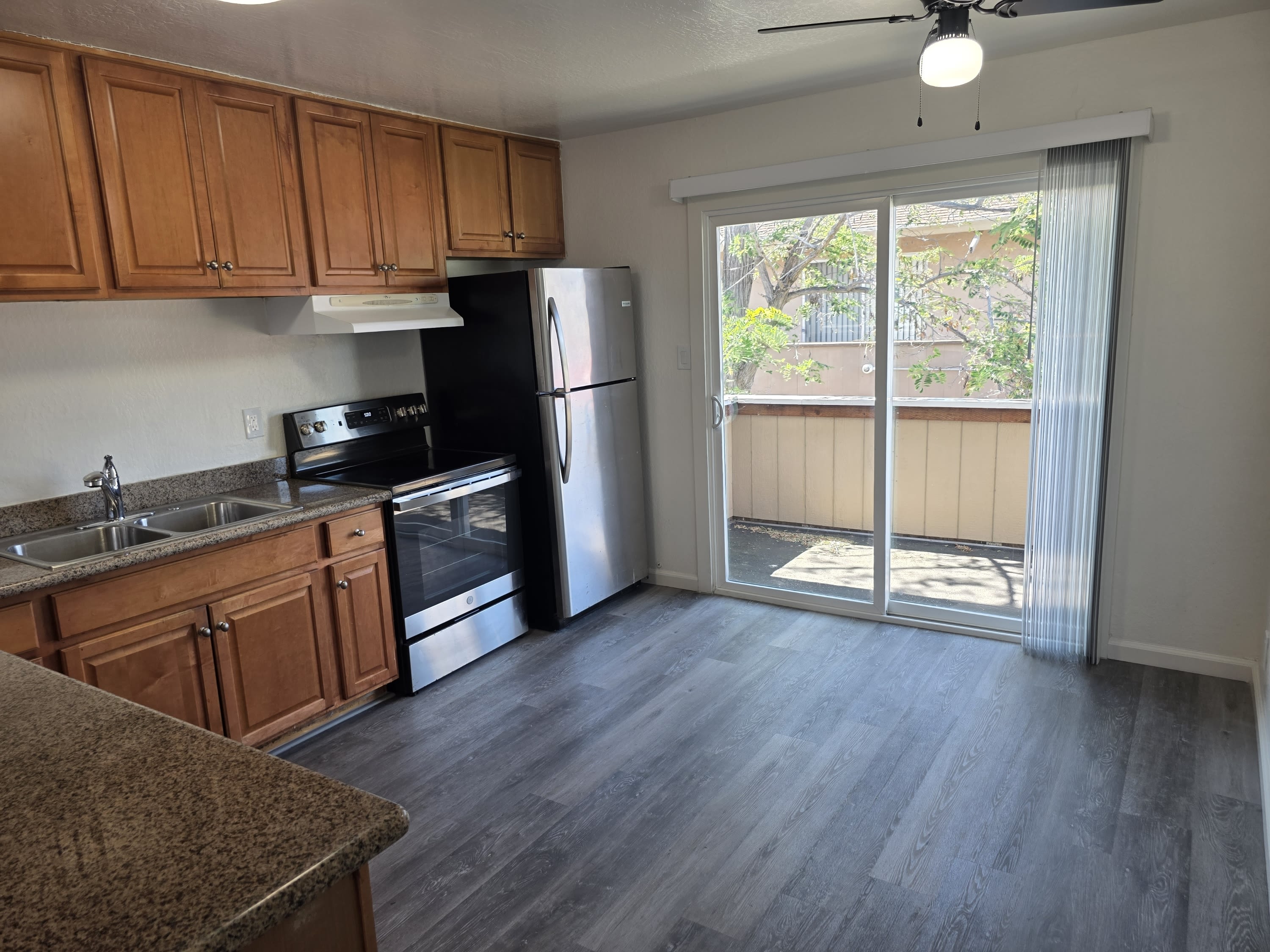 27070 Manon Avenue – photo 4