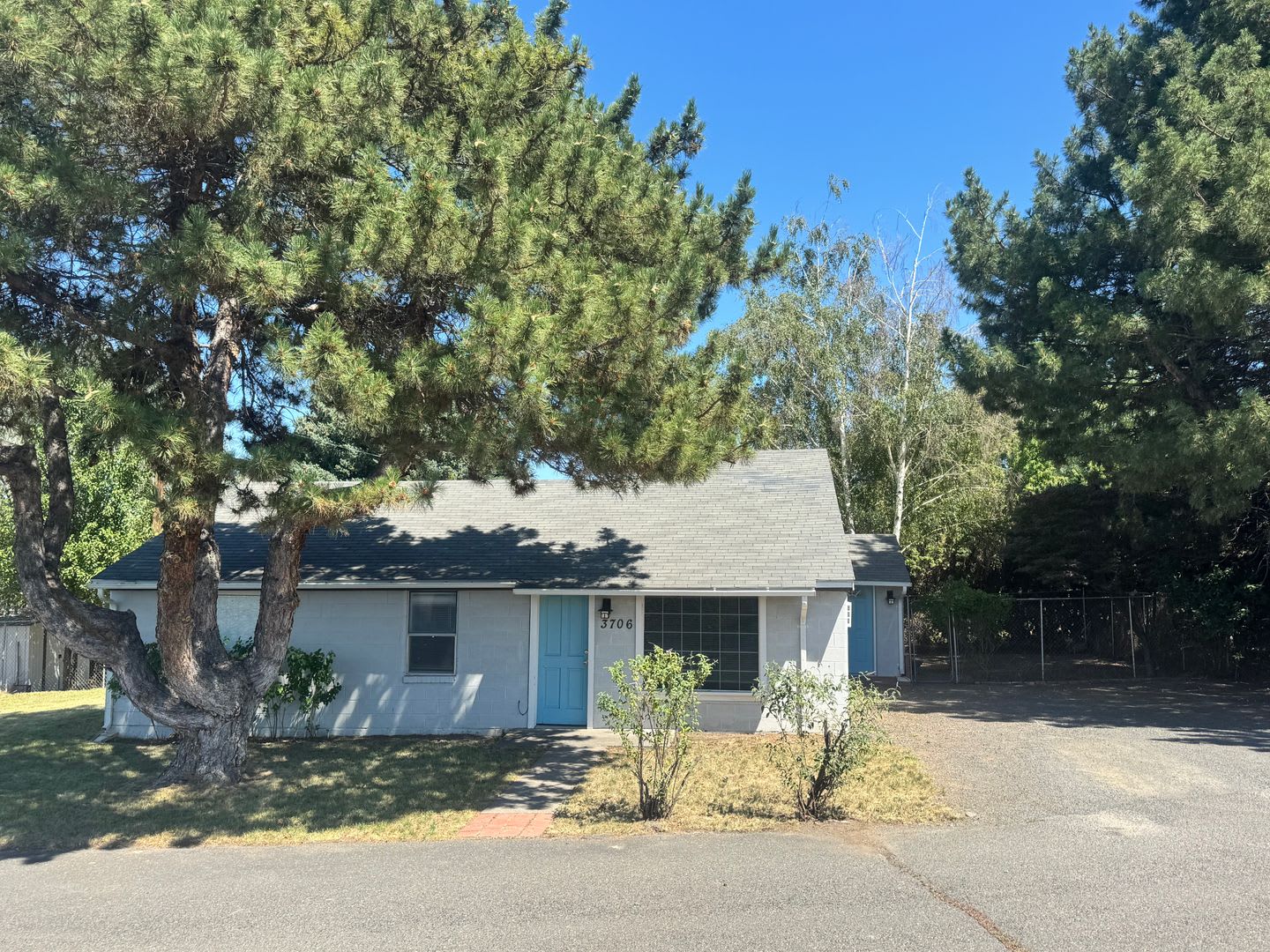 Occupied Do Not Disturb Tenants 3 Bedroom 1 Bathroom Remodeled Home W D Hookup Must See Inside – photo 1