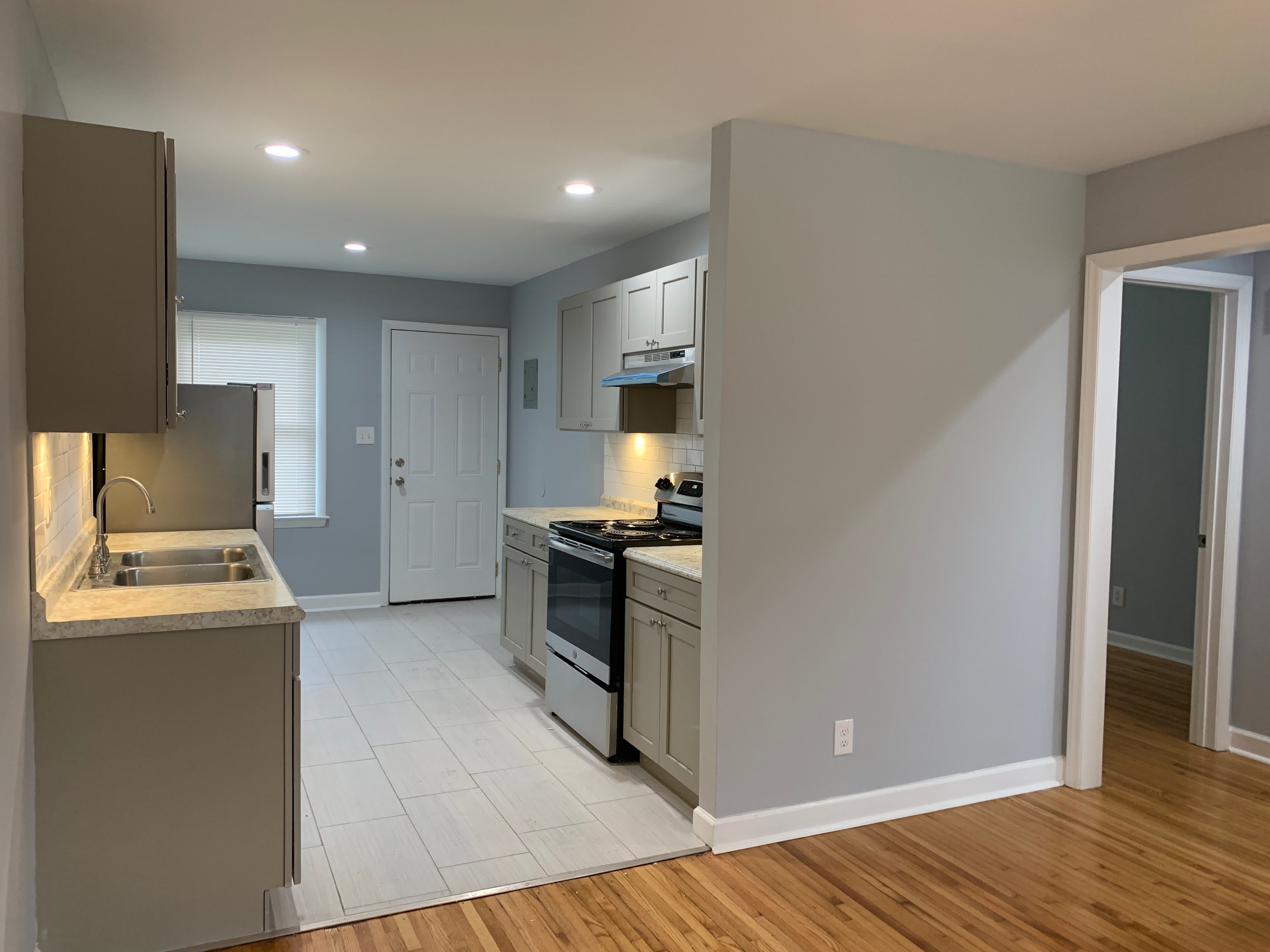 1403 Falcon Street – photo 4