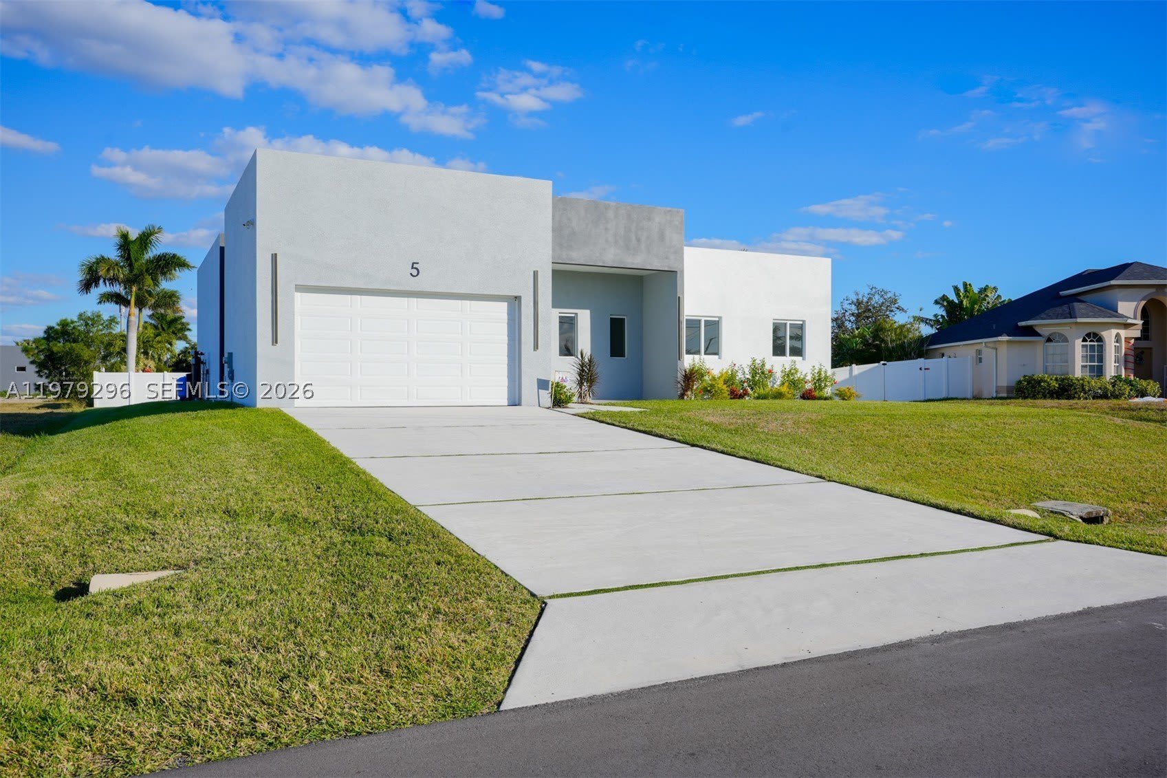 5 SW 26th Place – photo 4