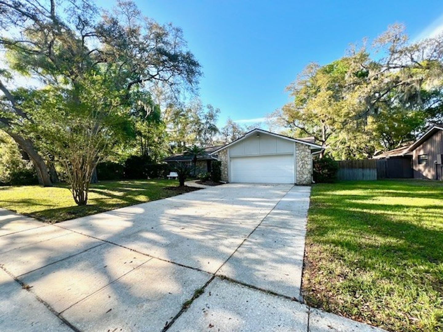 Welcome Home Move In October Beautiful 3X2 With Fenced In Yard 2 Car Garage Lawn Care Included Wonderful Community Boat Ramp – photo 1