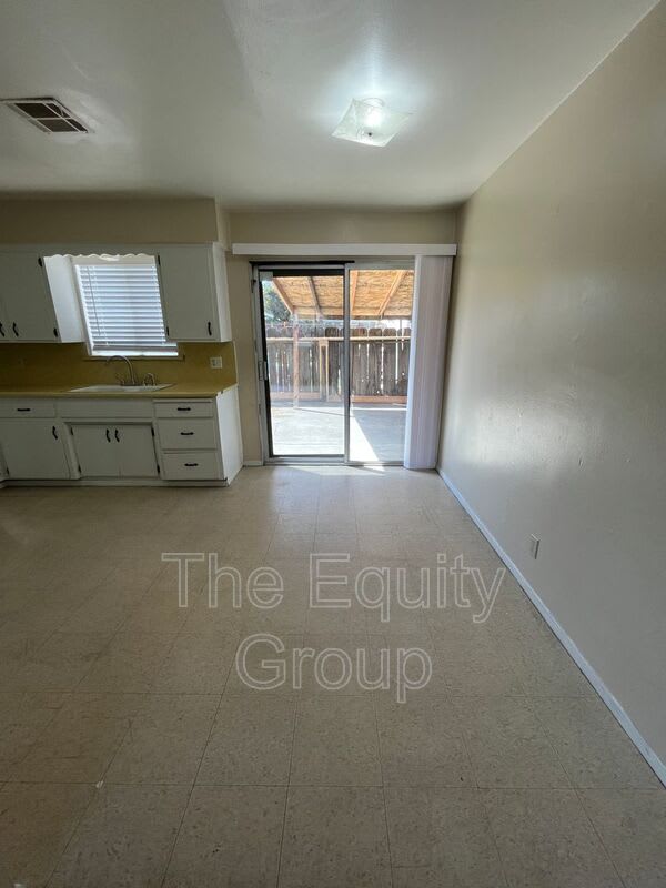 1187 W Grand Ave – photo 3